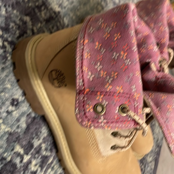 Versatile Timberland boots. Wear up or wear down. You choose. - Picture 6 of 6